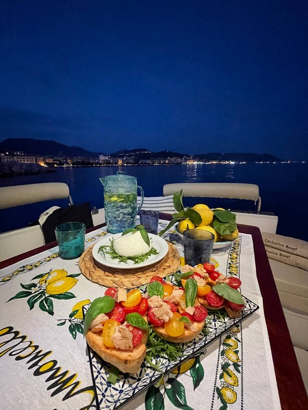 8 Capri Island Boat Tour - Exclusive Boat-min